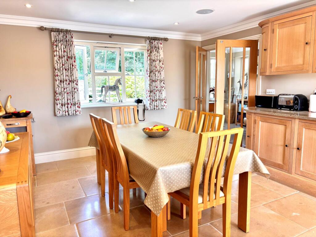 House in Burbage, Eastcourt - View 5