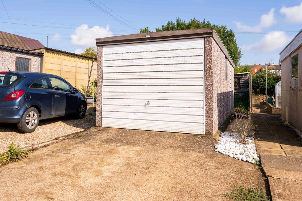 House in Rothwell, North Northamptonshire - View 4
