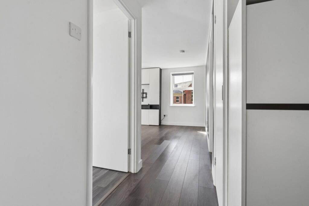 Apartment in Watford - View 5