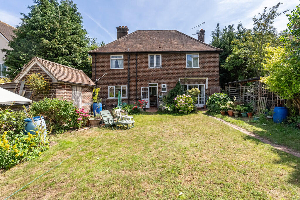 3-bed detached on Deepdene Avenue, Dorking, £975,000