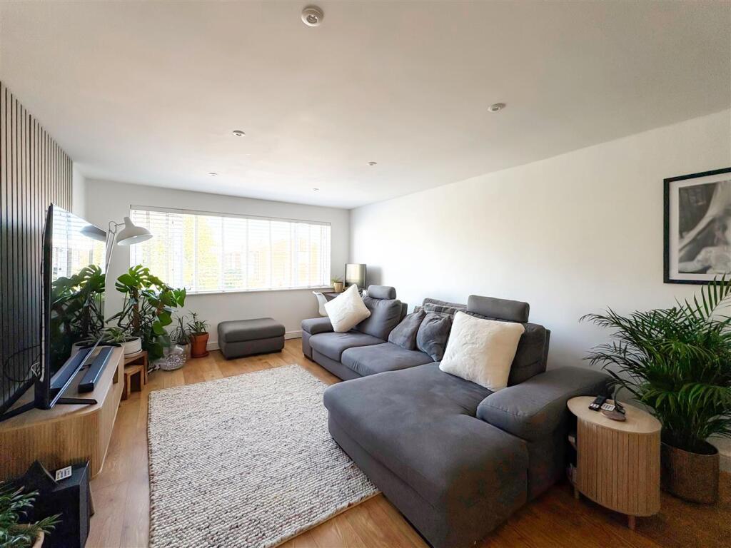 House in Arun, Toddington, Littlehampton - More