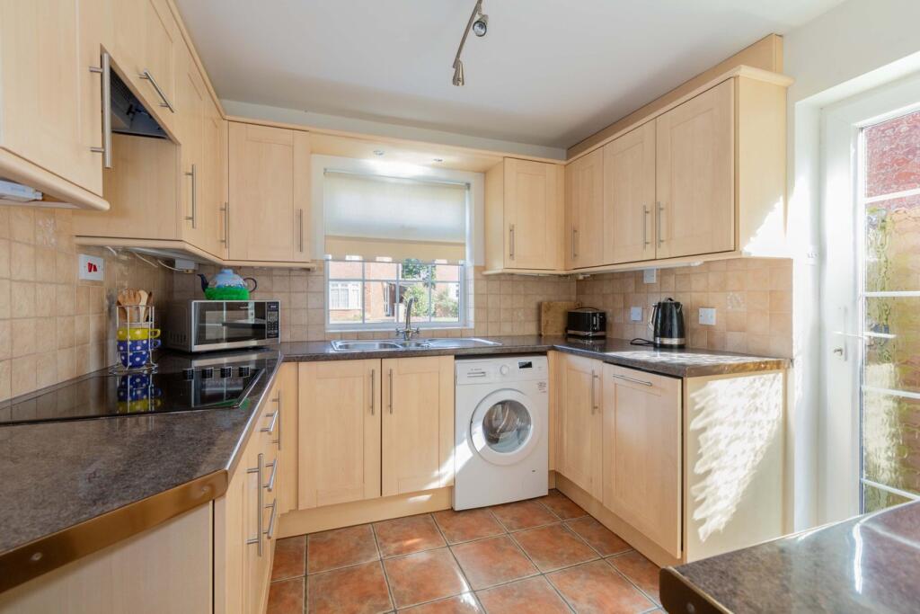 Barn Drive, Maidenhead, SL6 photo 4