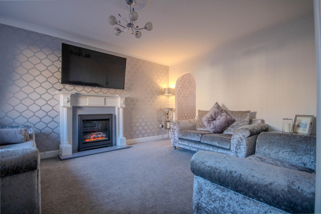 House in Caerphilly, Hendredenny, Penyrheol Trecenydd & Energlyn - View 3