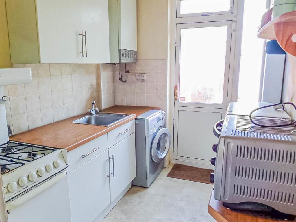 6 bedroom terraced house for rent