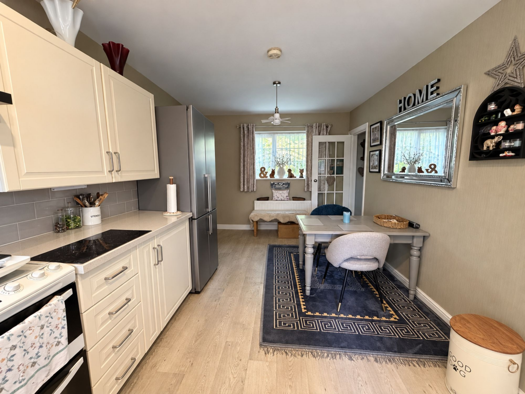 House in Mole Valley, Leatherhead - View 5
