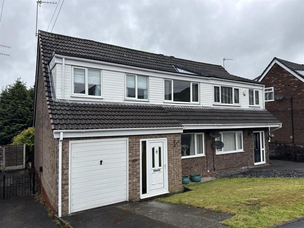 4-bed semi-detached on Moorgate Drive, Carrbrook, Stalybridge, £290,000