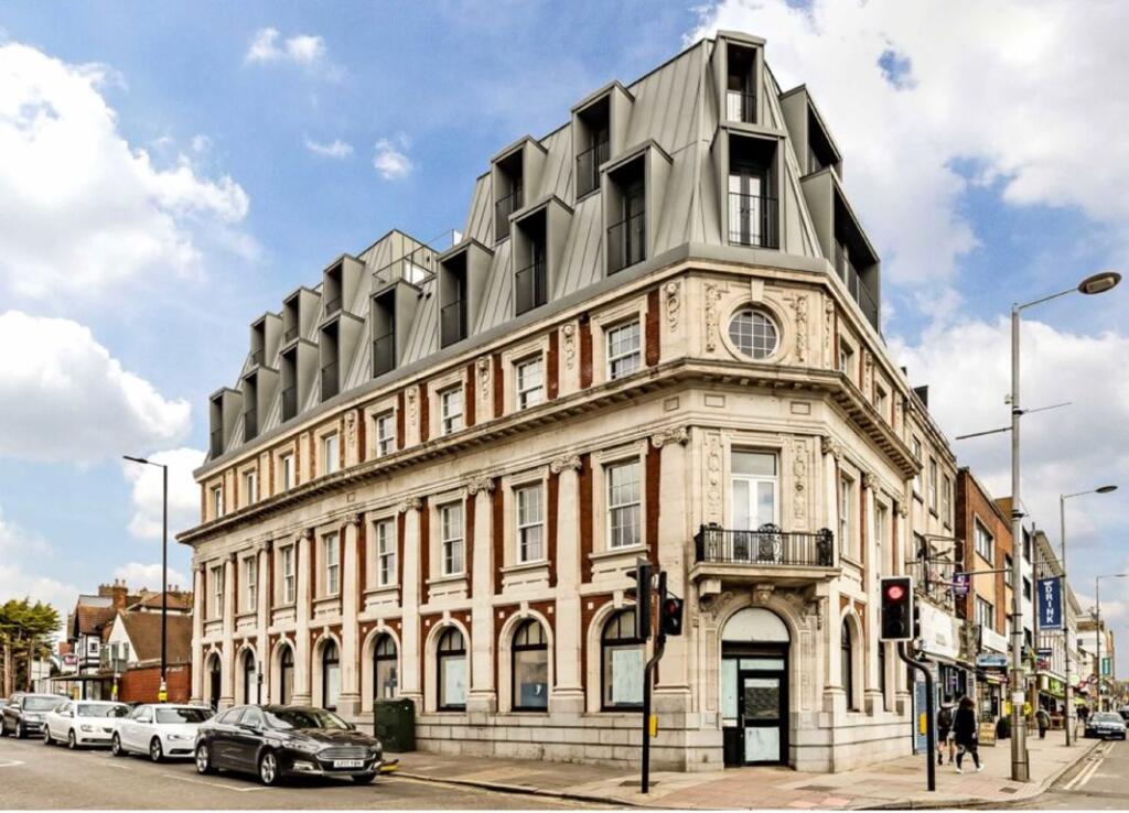 2-bed flat on 160d, Uxbridge Road, £445,000