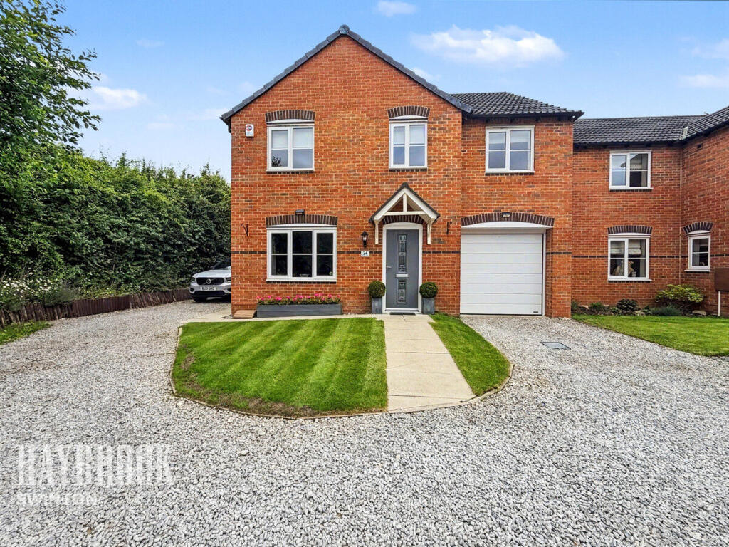 4-bed detached on Smithy Croft, Bolton-Upon-Dearne, £260,000