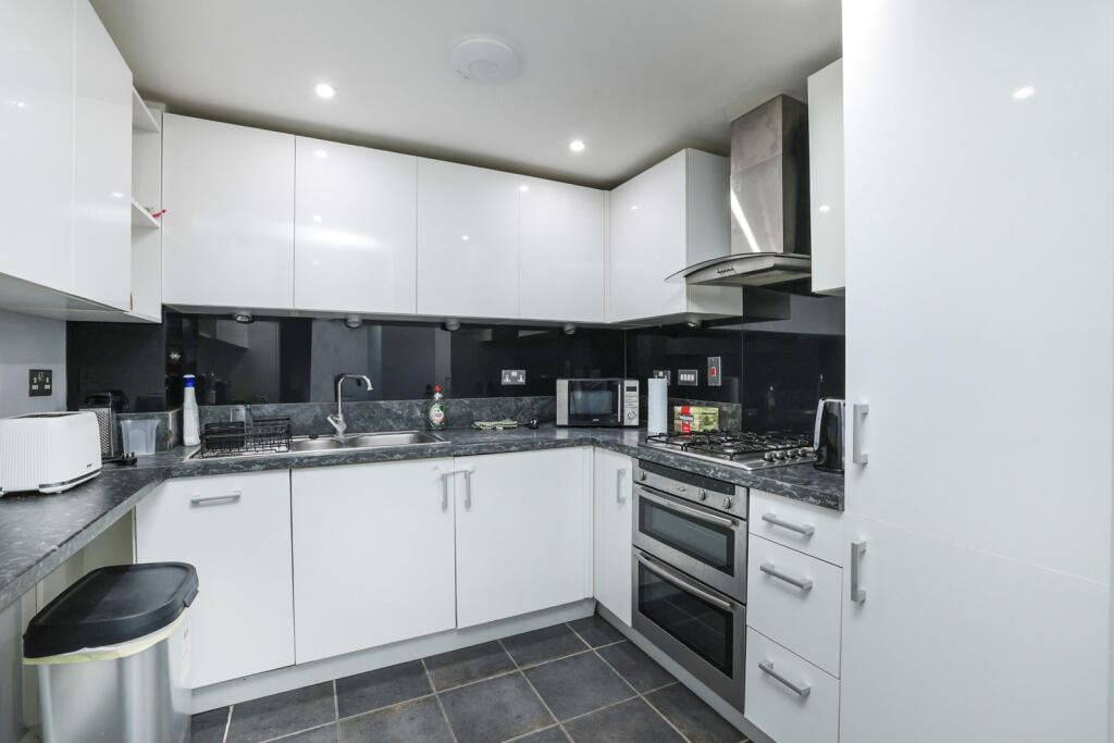 Apartment in London - View 2