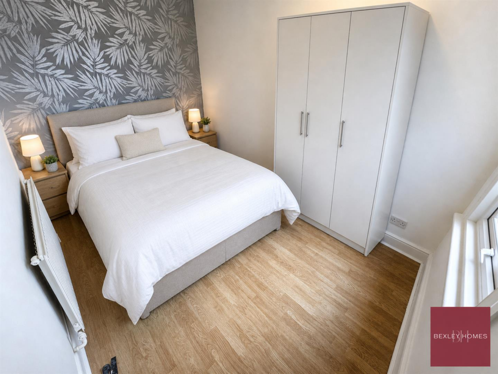 Apartment in Dartford, Temple Hill - View 3