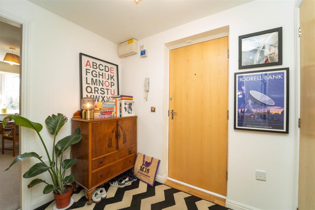 Apartment in Manchester, Whalley Range - View 4