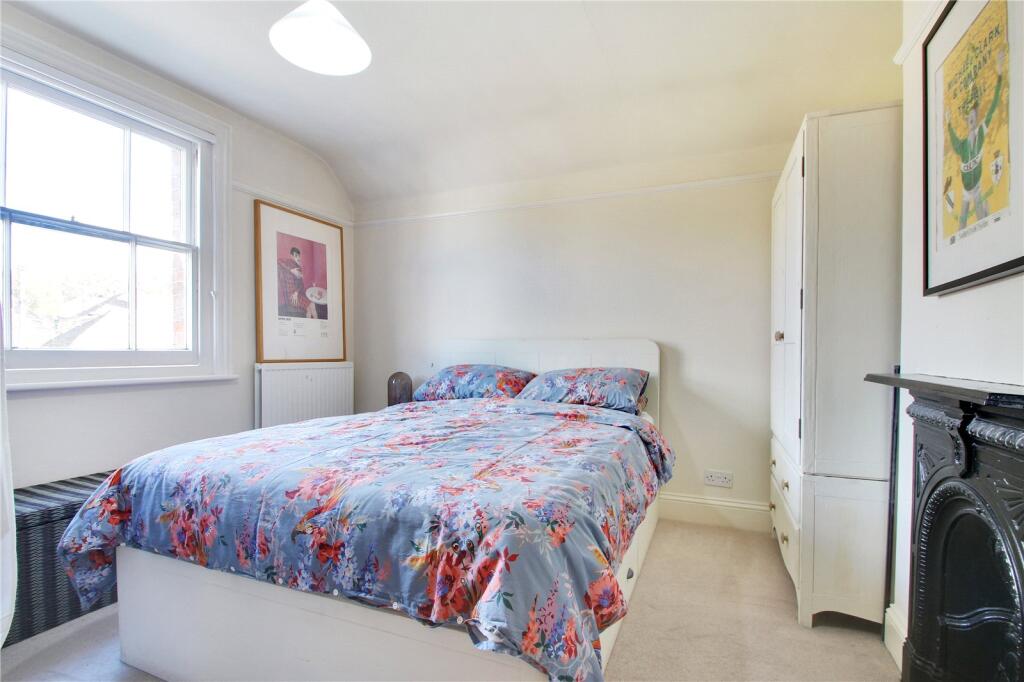 House in Sevenoaks, Seal - More