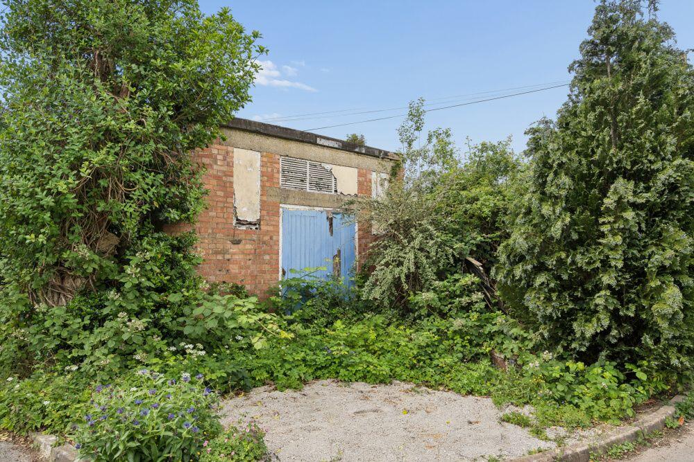 Bradley Road, Nuffield, Henley-on-thames, RG9 5SG - More