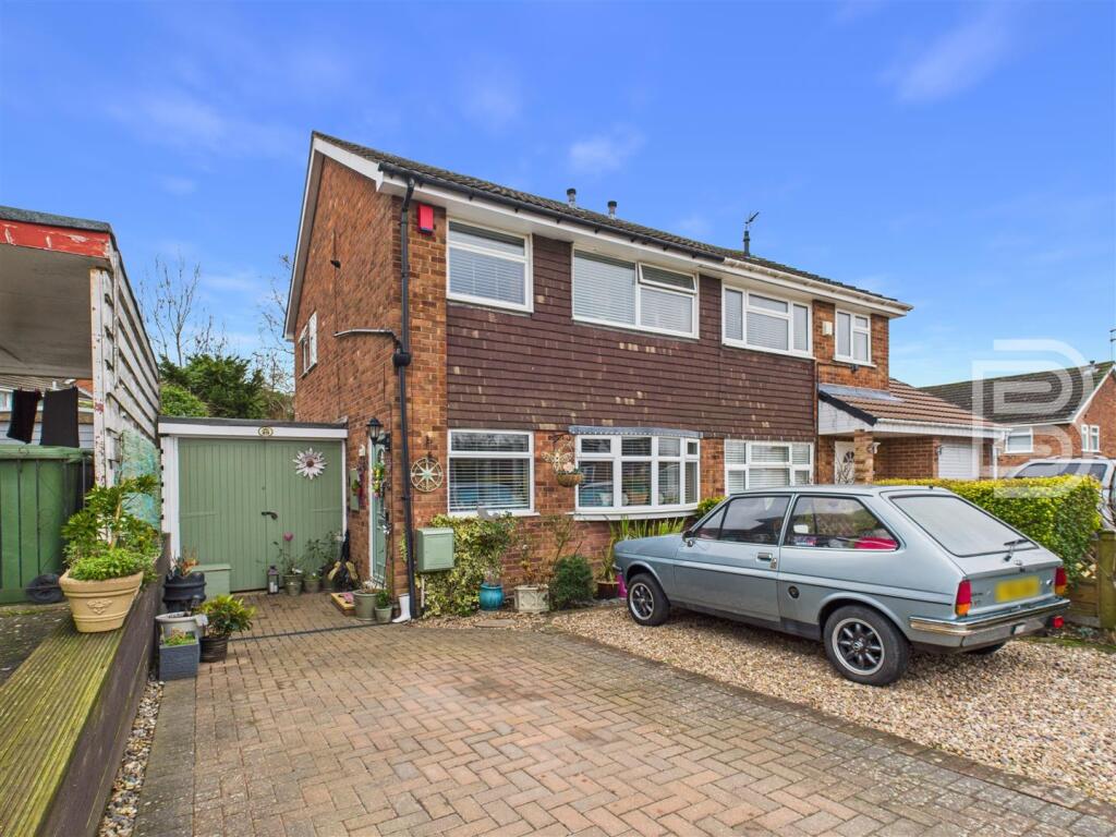 3-bed semi-detached on Rydal Close, Brownsover, Rugby, £235,000