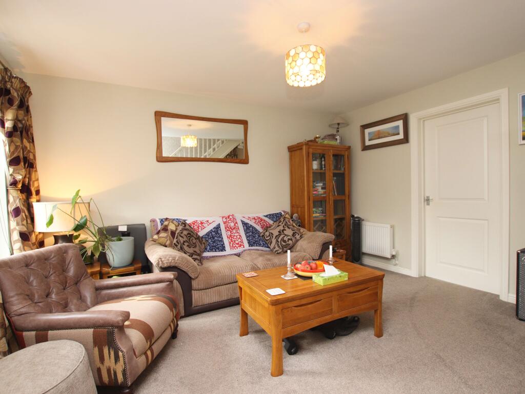 House in Cardiff, Llanharry - View 2