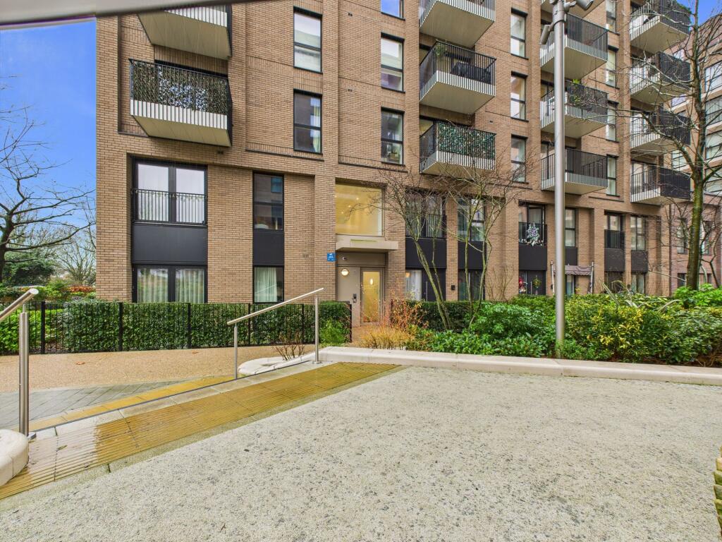2-bed flat on Carraway Street, Reading, RG1, £300,000
