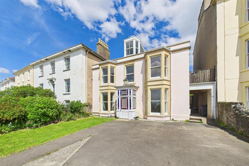 Seafront apartment with balcony in Clevedon photo 2