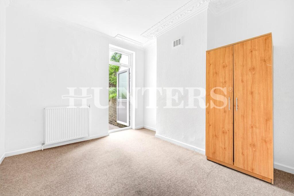 House in London, Seven Sisters, West Green - View 3