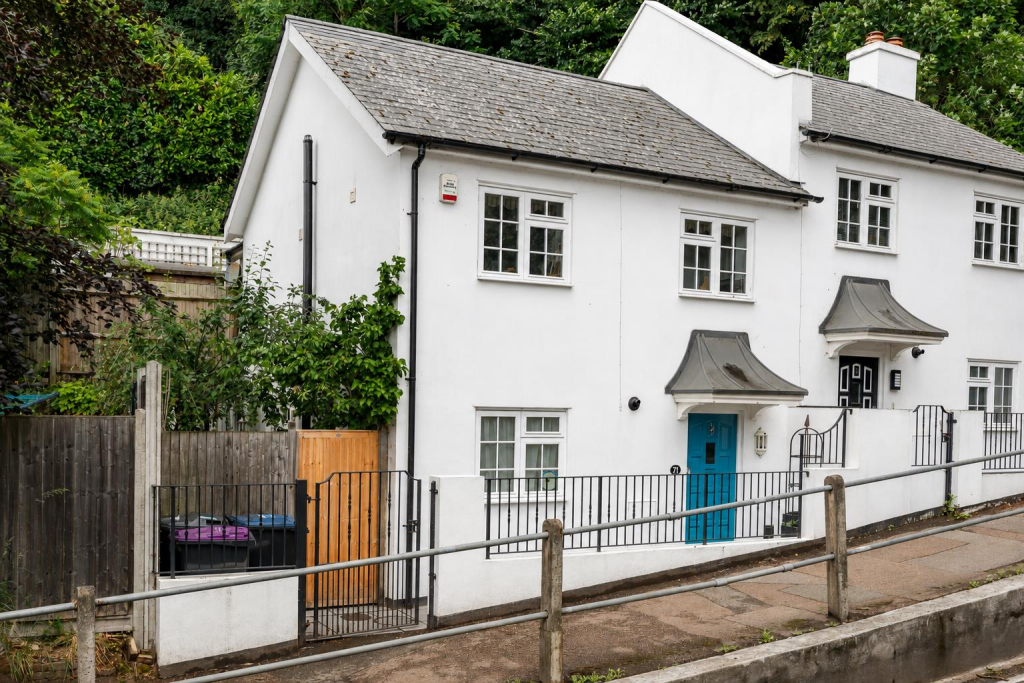 3-bed semi-detached on Port Hill, Hertford, £535,000
