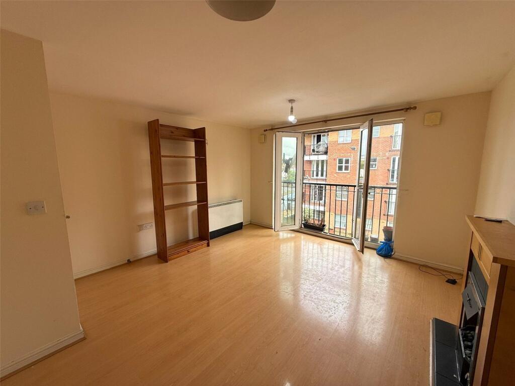 Apartment in Slough - View 3