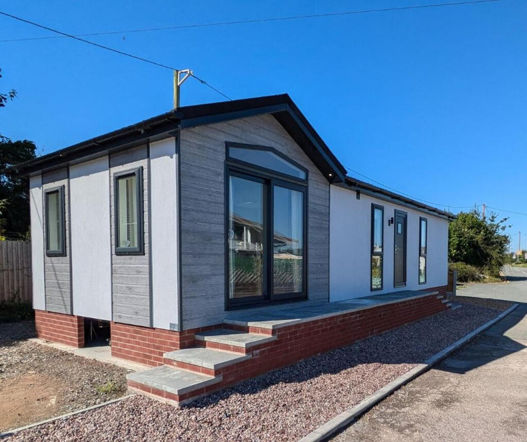 2-bed caravan on Deeside, Flintshire, CH5, £129,995