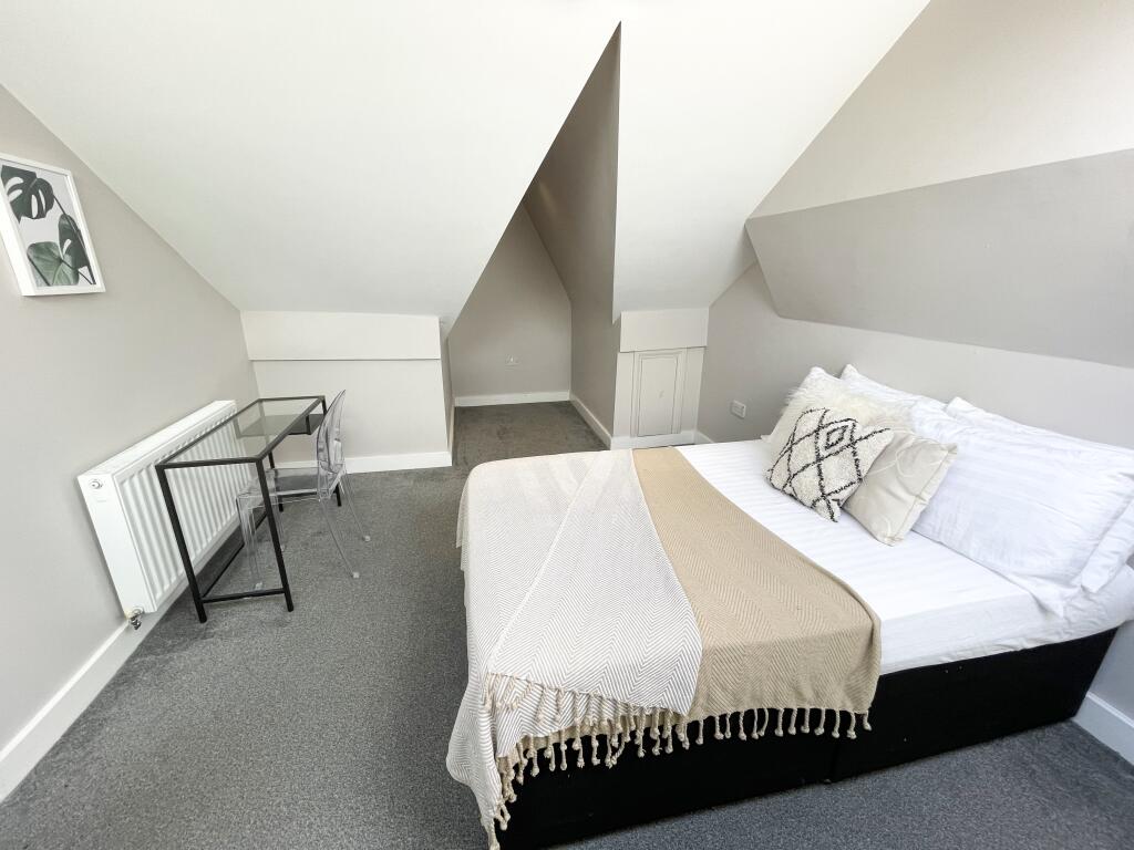 House in Liverpool, Kensington Fields, Kensington - More