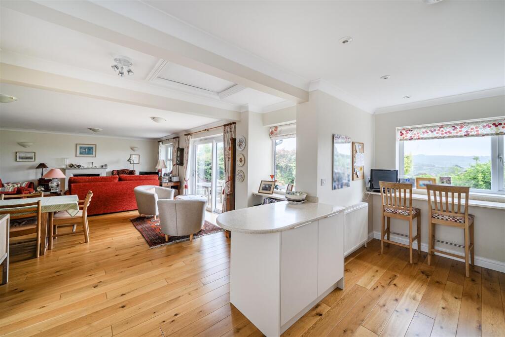 14, Hemlets Close, Bridport photo 2
