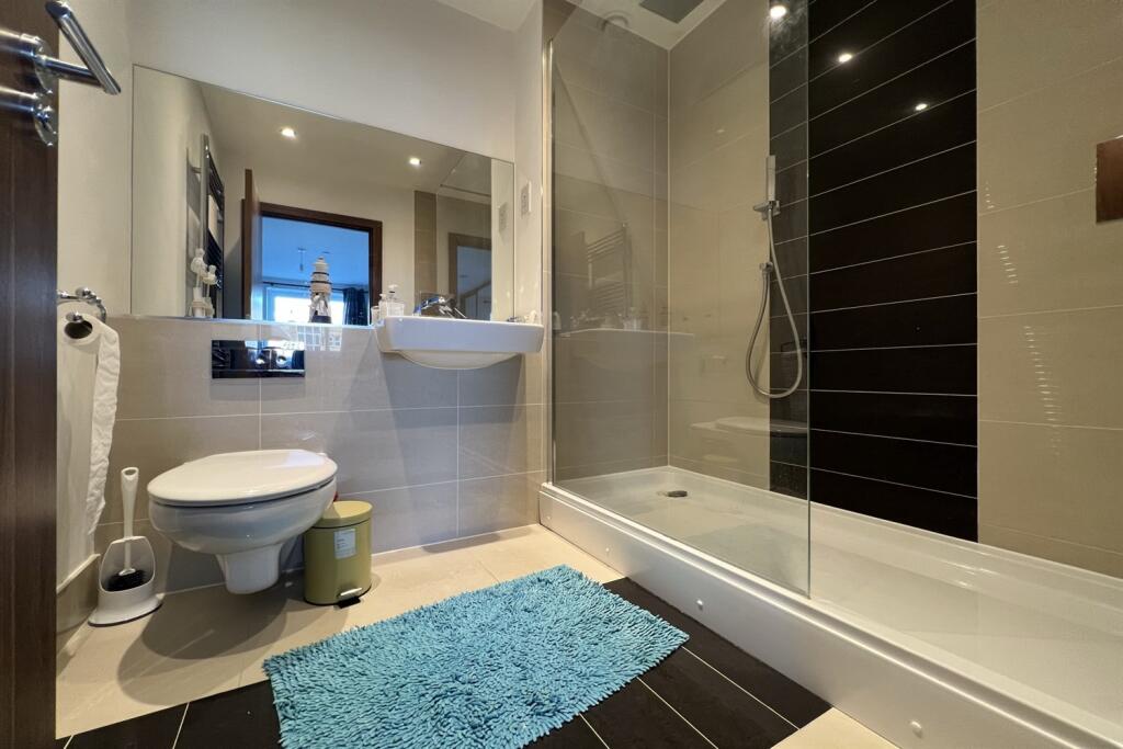 Apartment in Southend-on-Sea, Essex - View 5