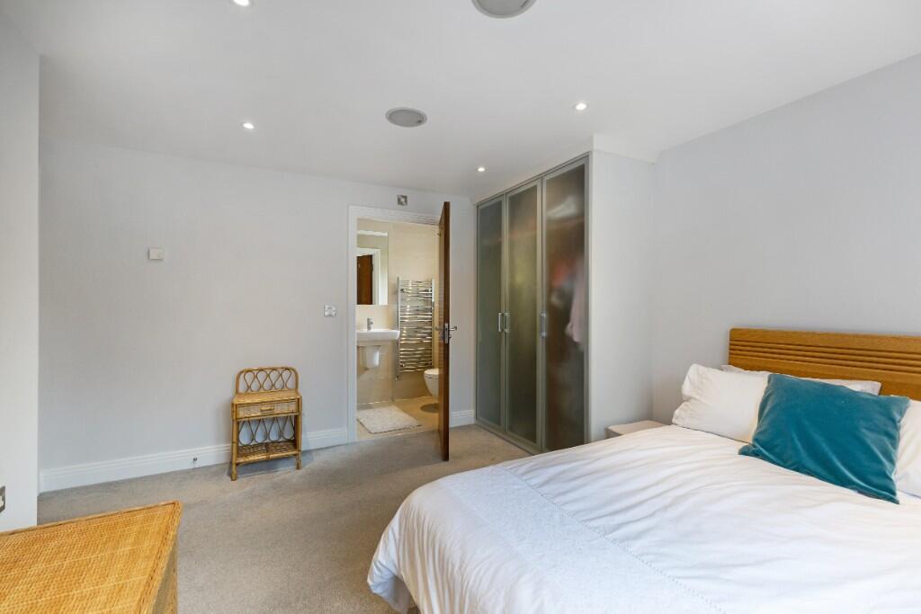 Station Way, Claygate photo 4