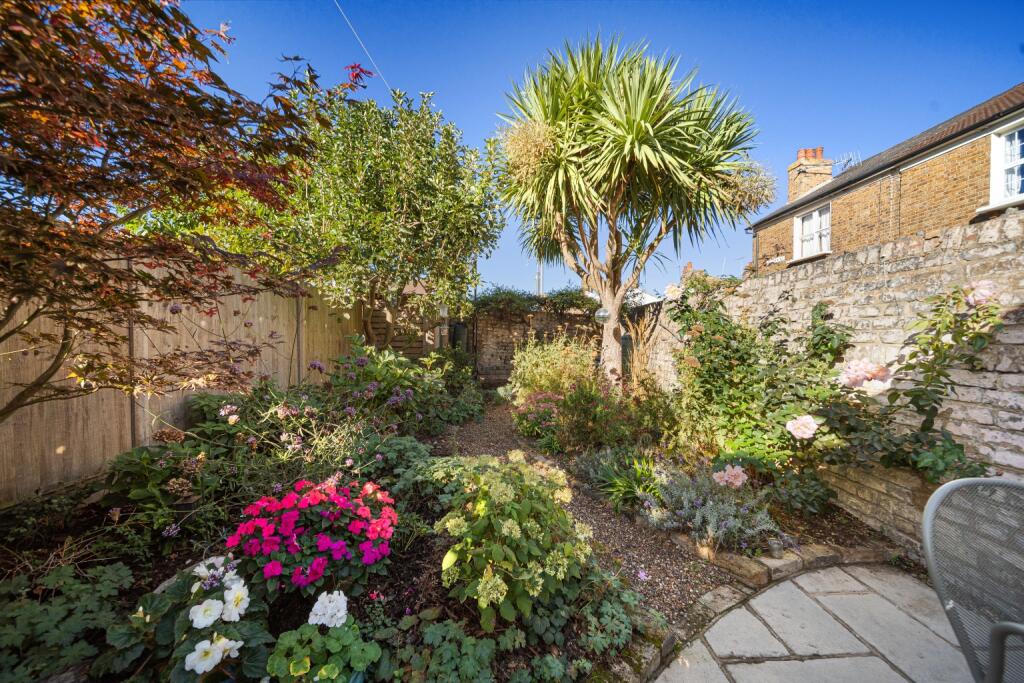 House in Dartford - View 5