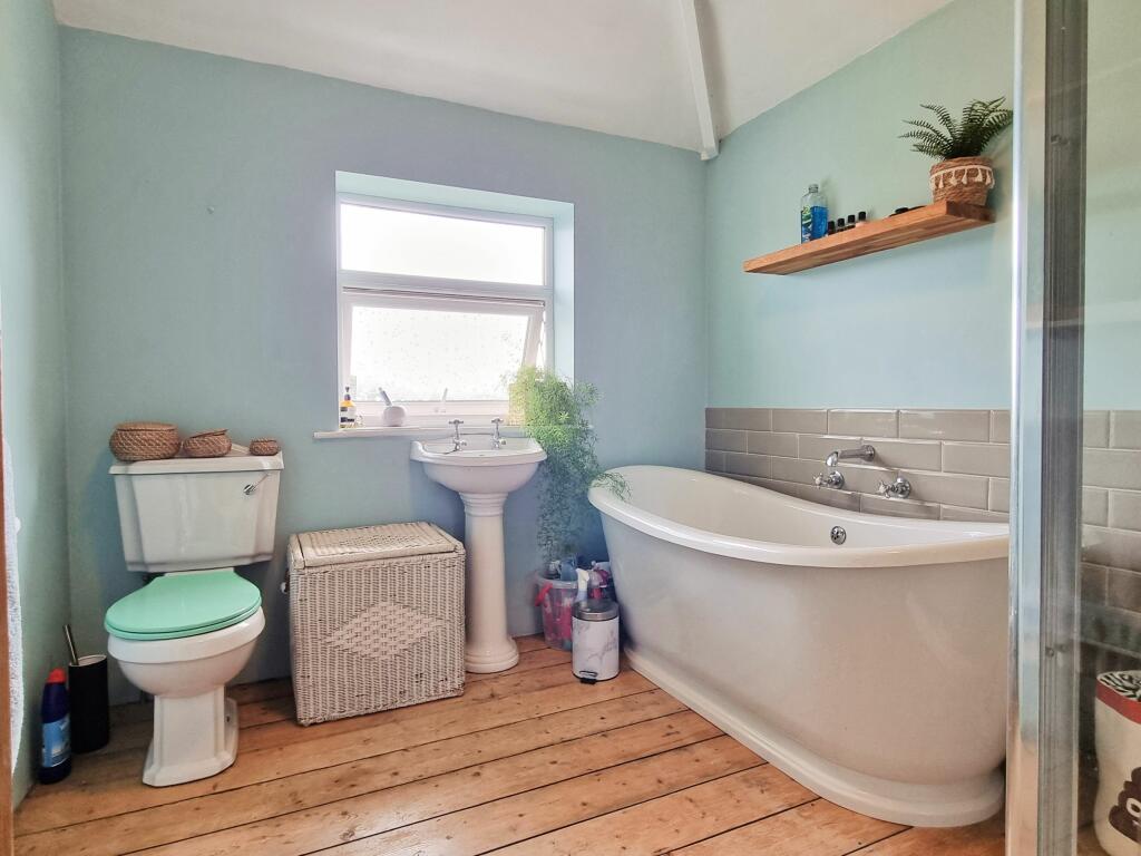 2 bedroom end of terrace house for rent