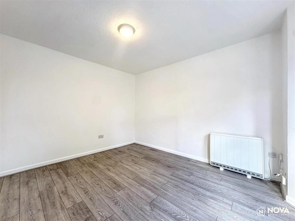 Apartment in Luton - View 3