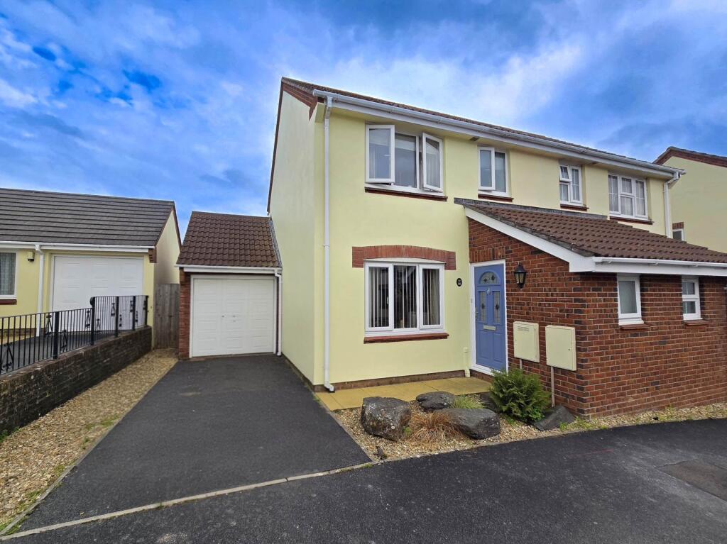 3-bed semi-detached on Soloman Drive, Bideford, £265,000