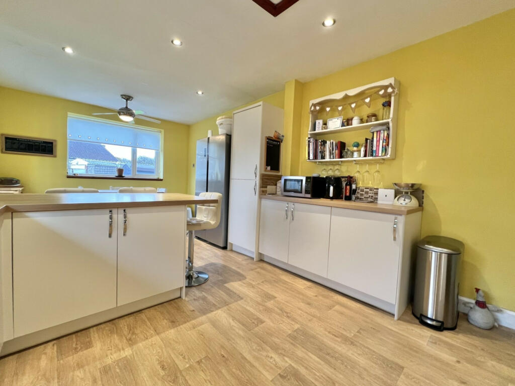 Links Road,  Knott End on Sea, FY6 photo 4