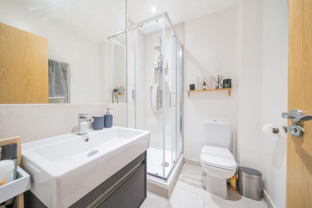 Apartment in London, Collier's Wood - More