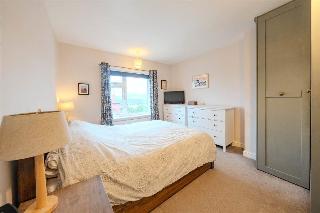 House in Leeds, West Yorkshire - View 4