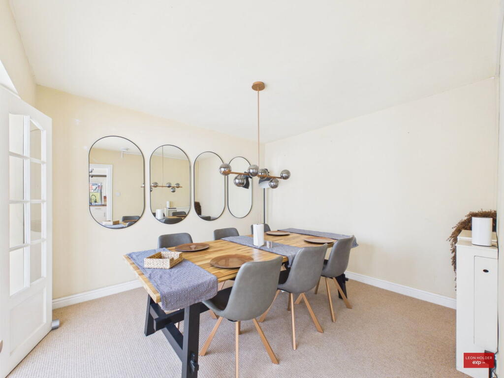 House in Gloucester - View 5