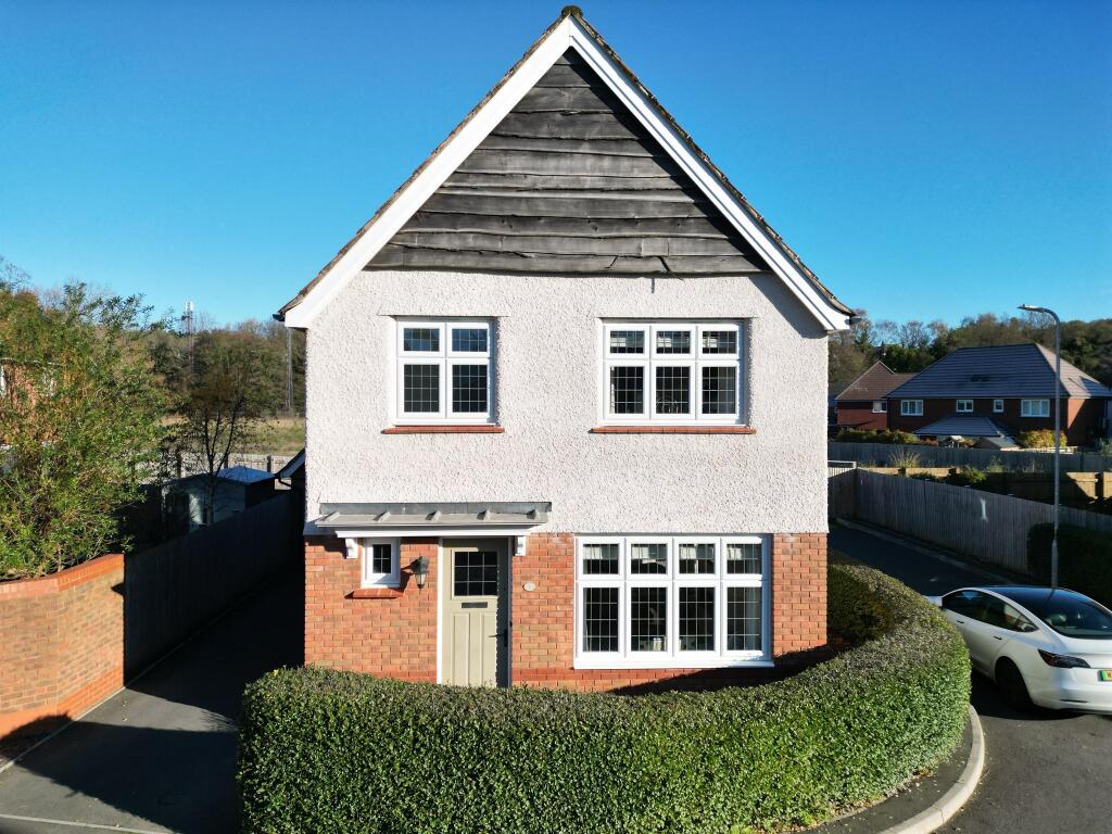 3-bed detached on Fairway Road, Bassaleg, Newport, £395,000