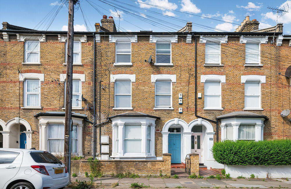 Main image of property: Tintern Street, SW4: 2 bed 1 rec 1 bath furn