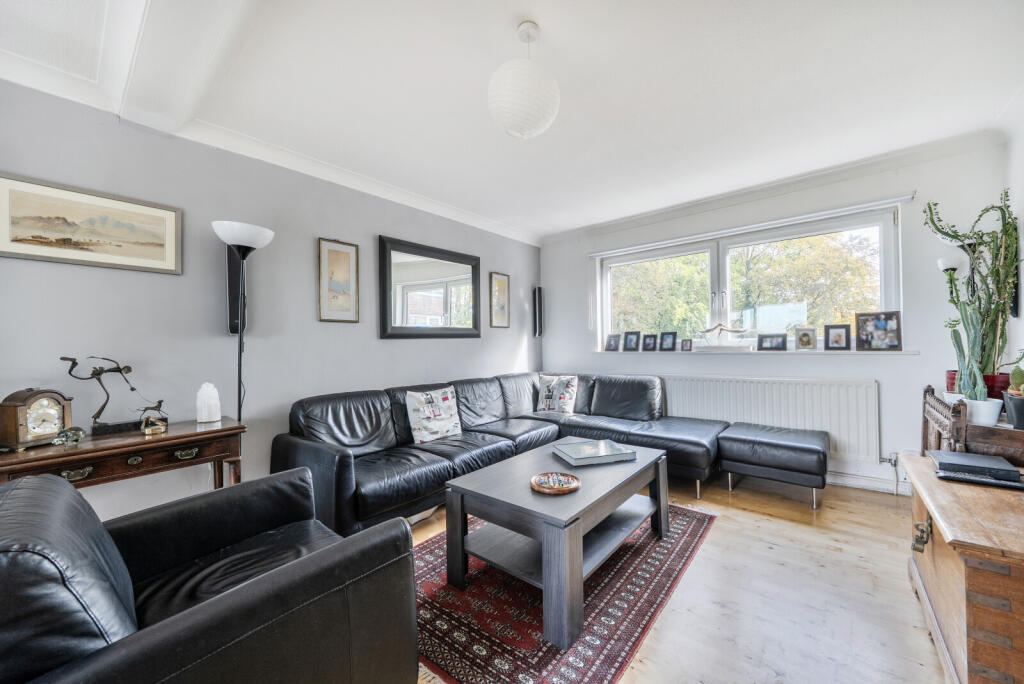 Apartment in Guildford, Surrey - View 3