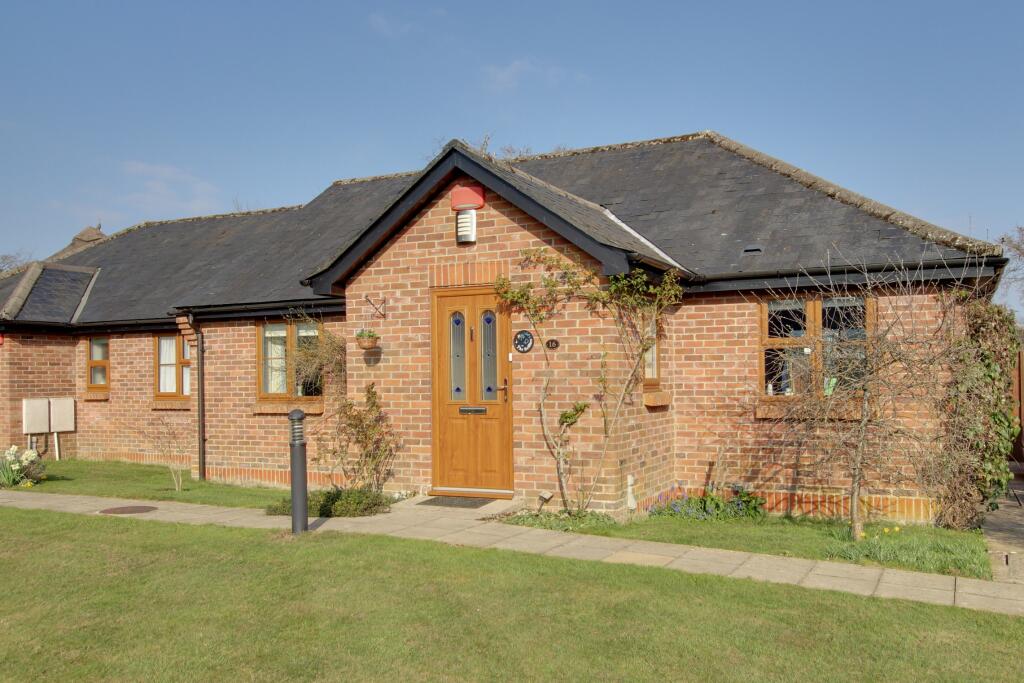 2-bed bungalow on Ludcombe, Denmead, £385,000