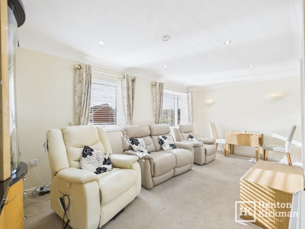 Apartment in Billericay, Queens Park - View 5