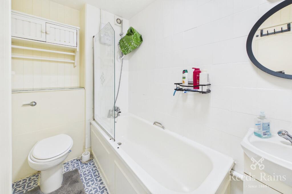 Apartment in Sheffield, Whitley - More
