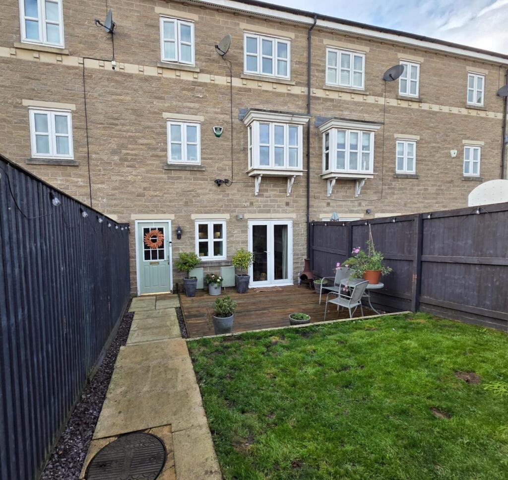 4-bed house on Turnpike Close, Birkenshaw, Bradford, West Yorkshire, BD11, £299,950