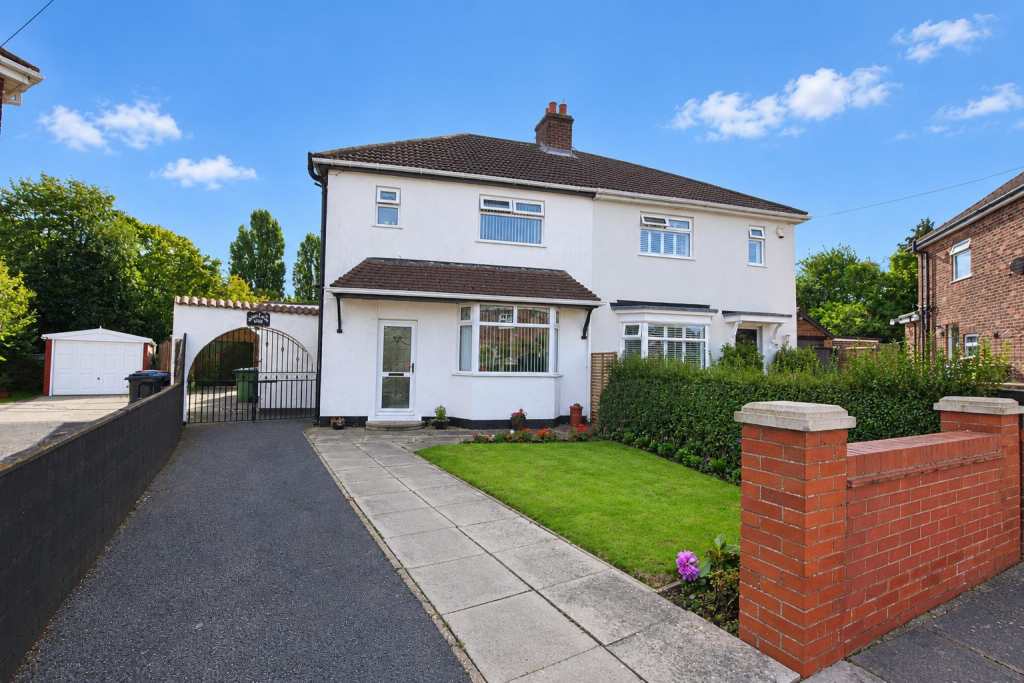 3-bed semi-detached on Drew Avenue, Grimsby, £210,000
