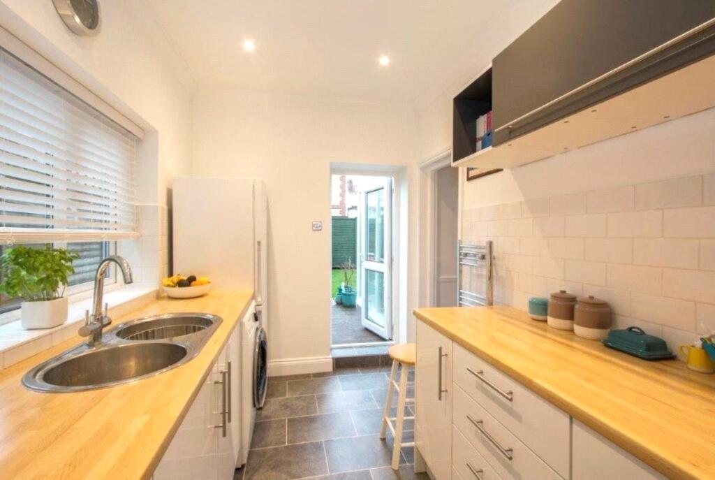 Apartment in Poole - View 3