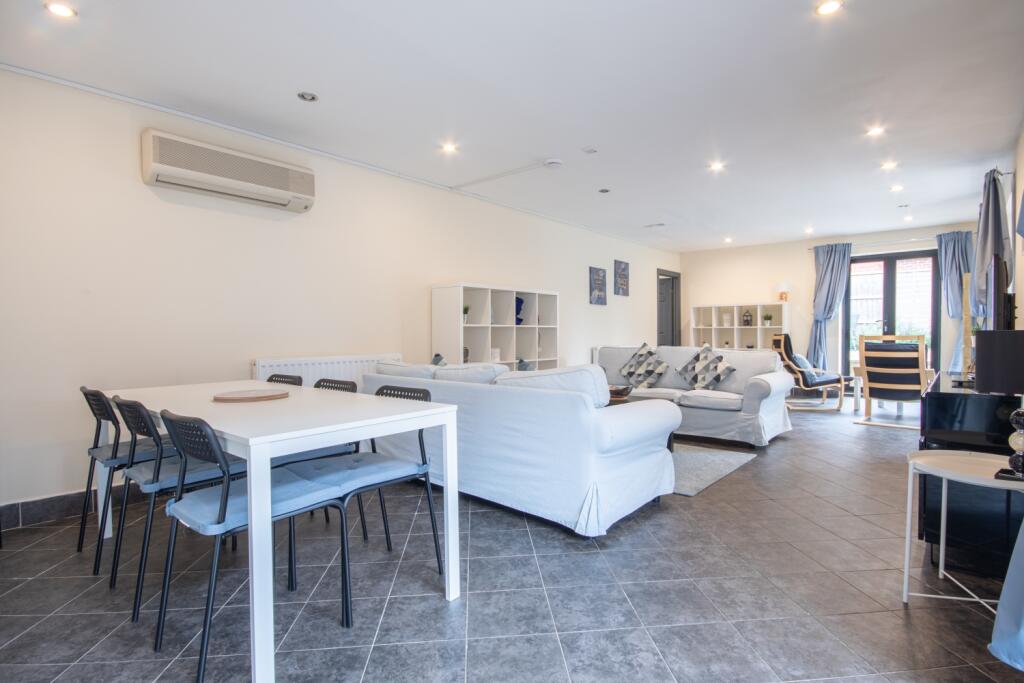 Main image of property: Derby Road, Beeston, Nottingham, Nottinghamshire, NG9