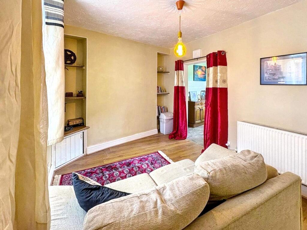 House in RCT, Treorchy - View 2