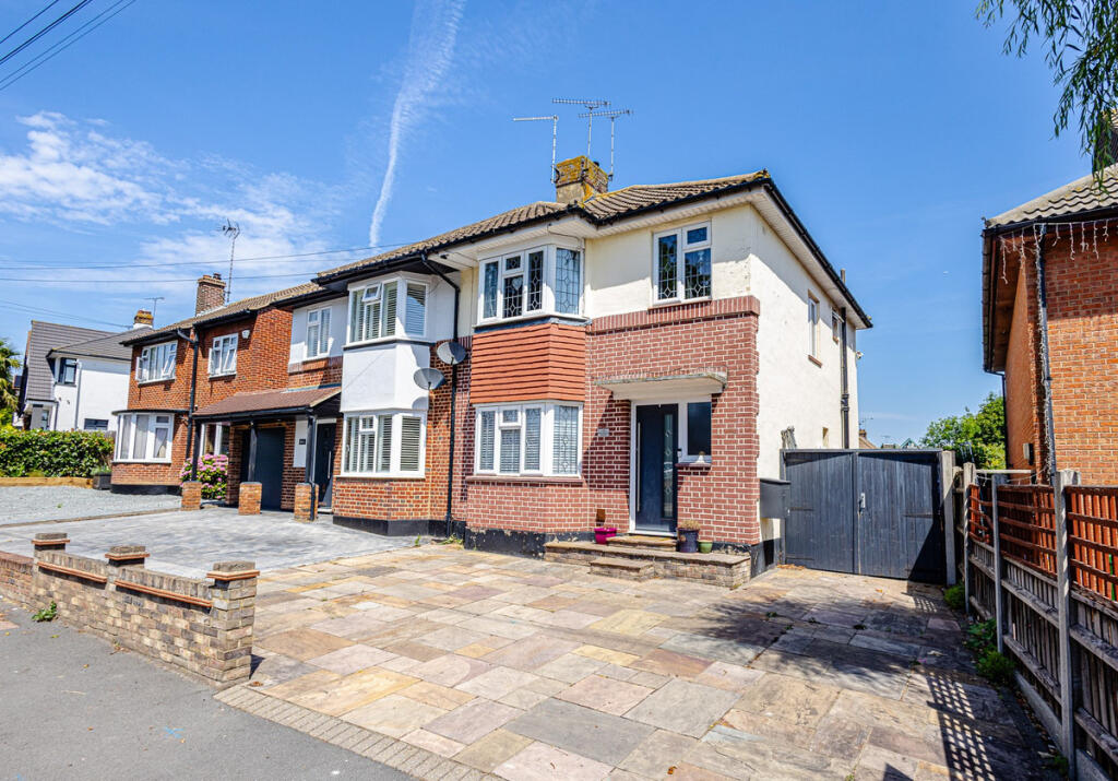 Main image of property: Mountdale Gardens, Leigh-on-sea, SS9