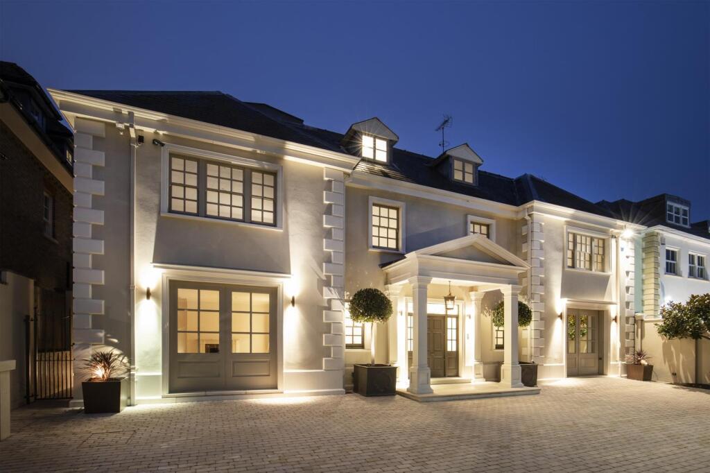 Main image of property: Roehampton Gate, London SW15